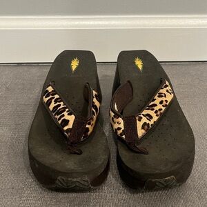 Volatile Leopard Print Wedge Thong Sandals 7